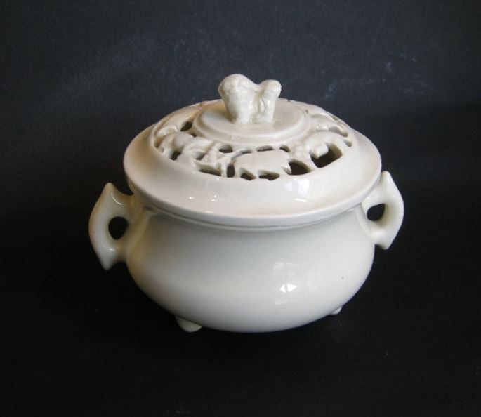 Very rare censer &quot;blanc de chine&quot; with cover reticulated - Dehua kilns - Fujian province - Kangxi period | MasterArt
